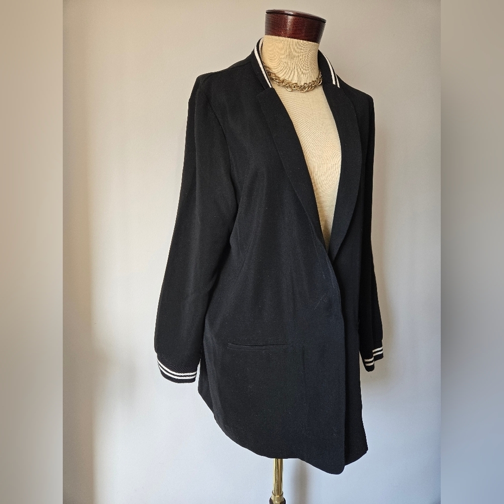 MOLLY BRACKEN  Black lightweight Blazer with Striped Racing Trim. Size XL - Picture 2 of 13